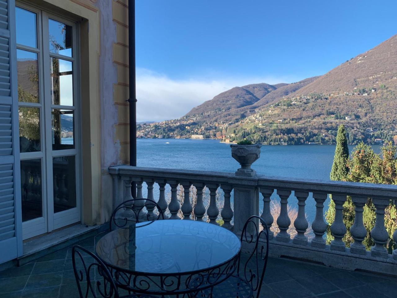 Camera Matrimoniale con Terrazza e con Vista Lago