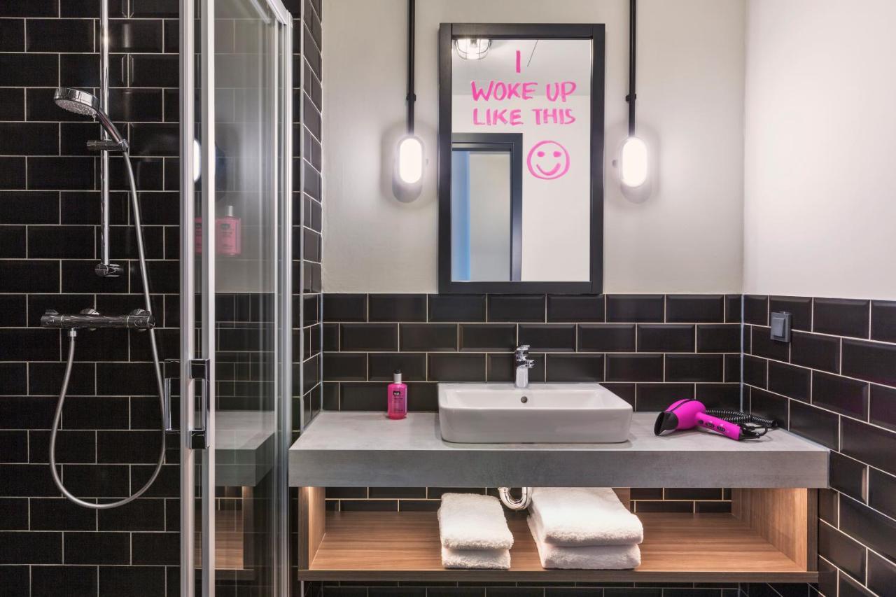 Zimmer Moxy Queen Sleeper mit 1 Queensize-Bett