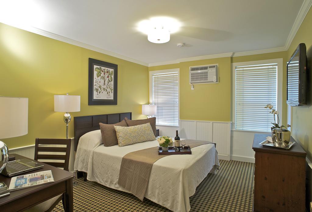 Prescott Queen Room