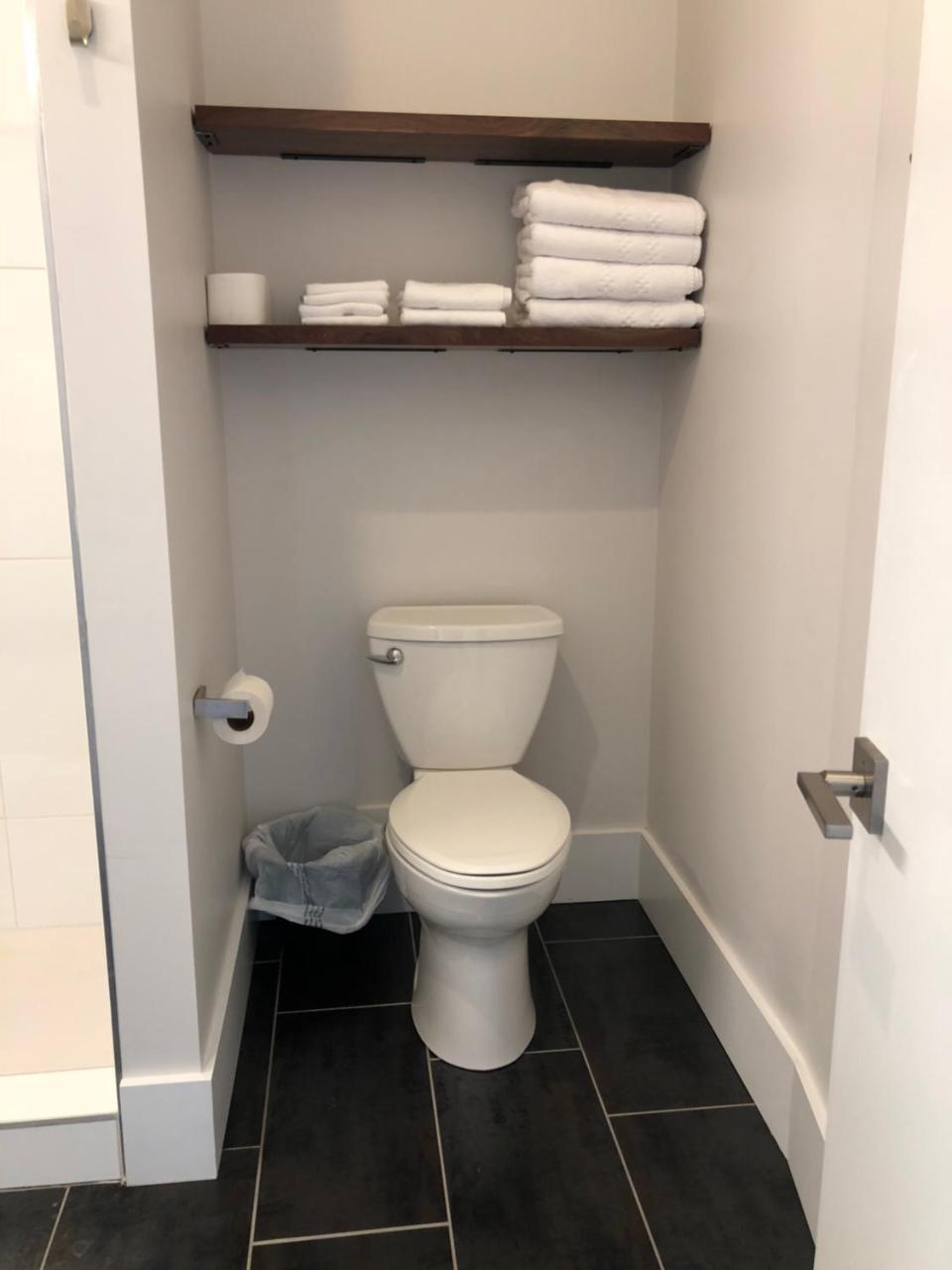 Deluxe Queen Suite
