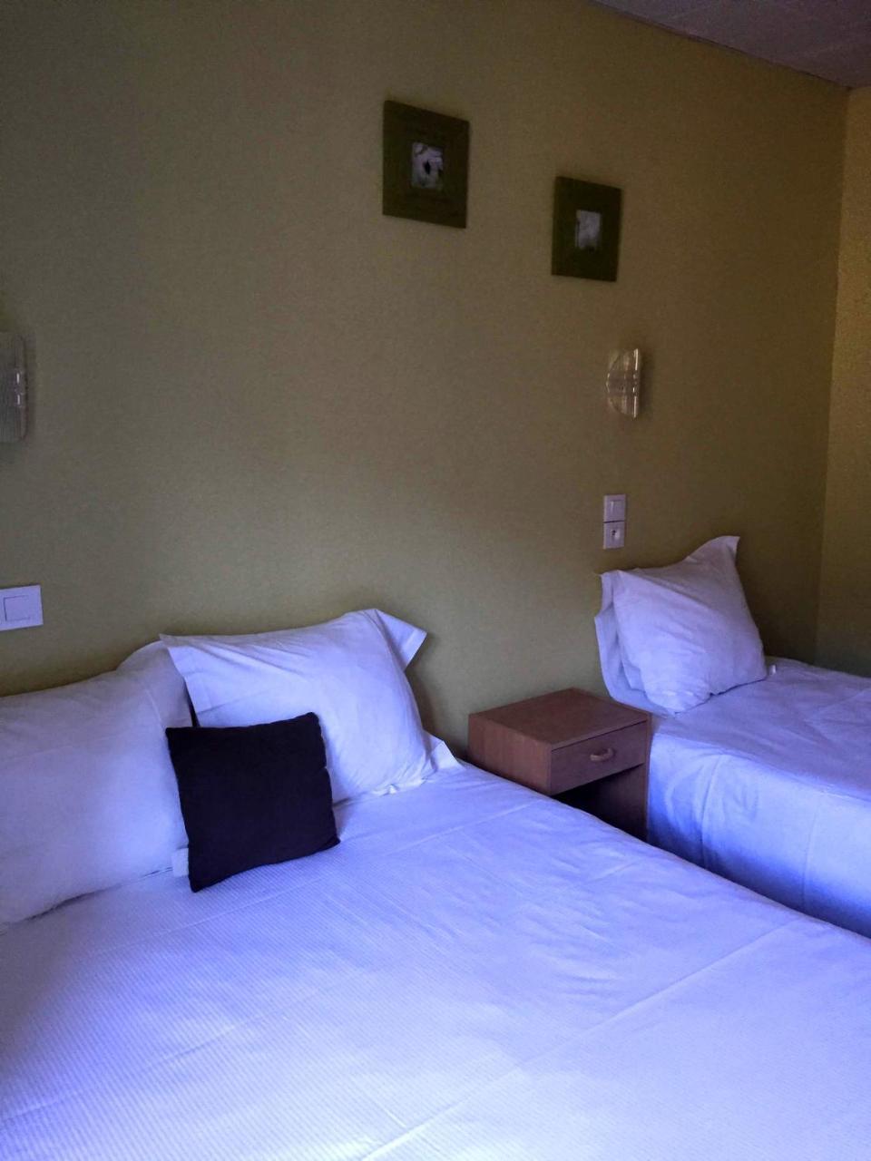 Chambre Triple (2 Adultes & 1 Enfant)