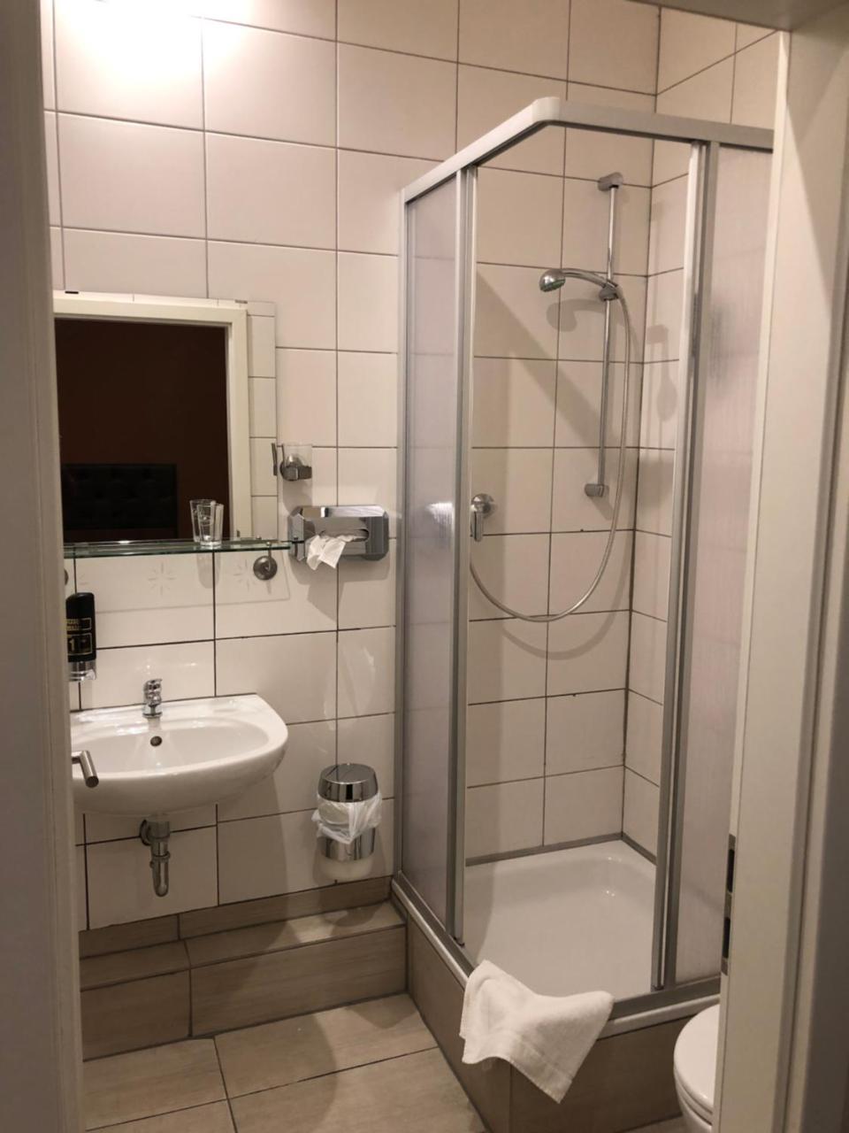 Single Room,757616809:JPEG