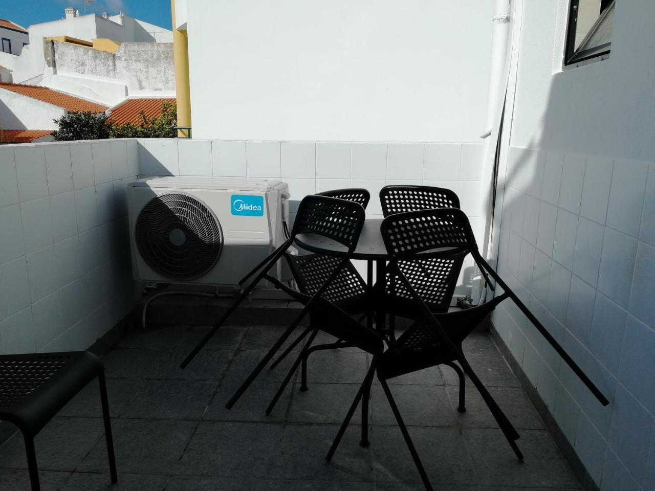 Apartment Balcony,758530498:JPEG