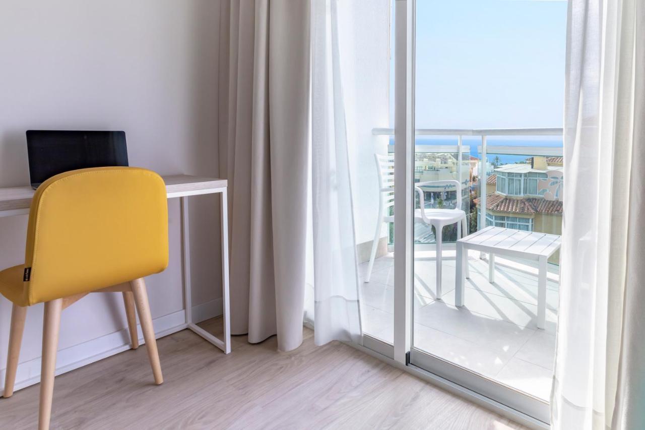 Habitación Doble con vistas laterales al mar