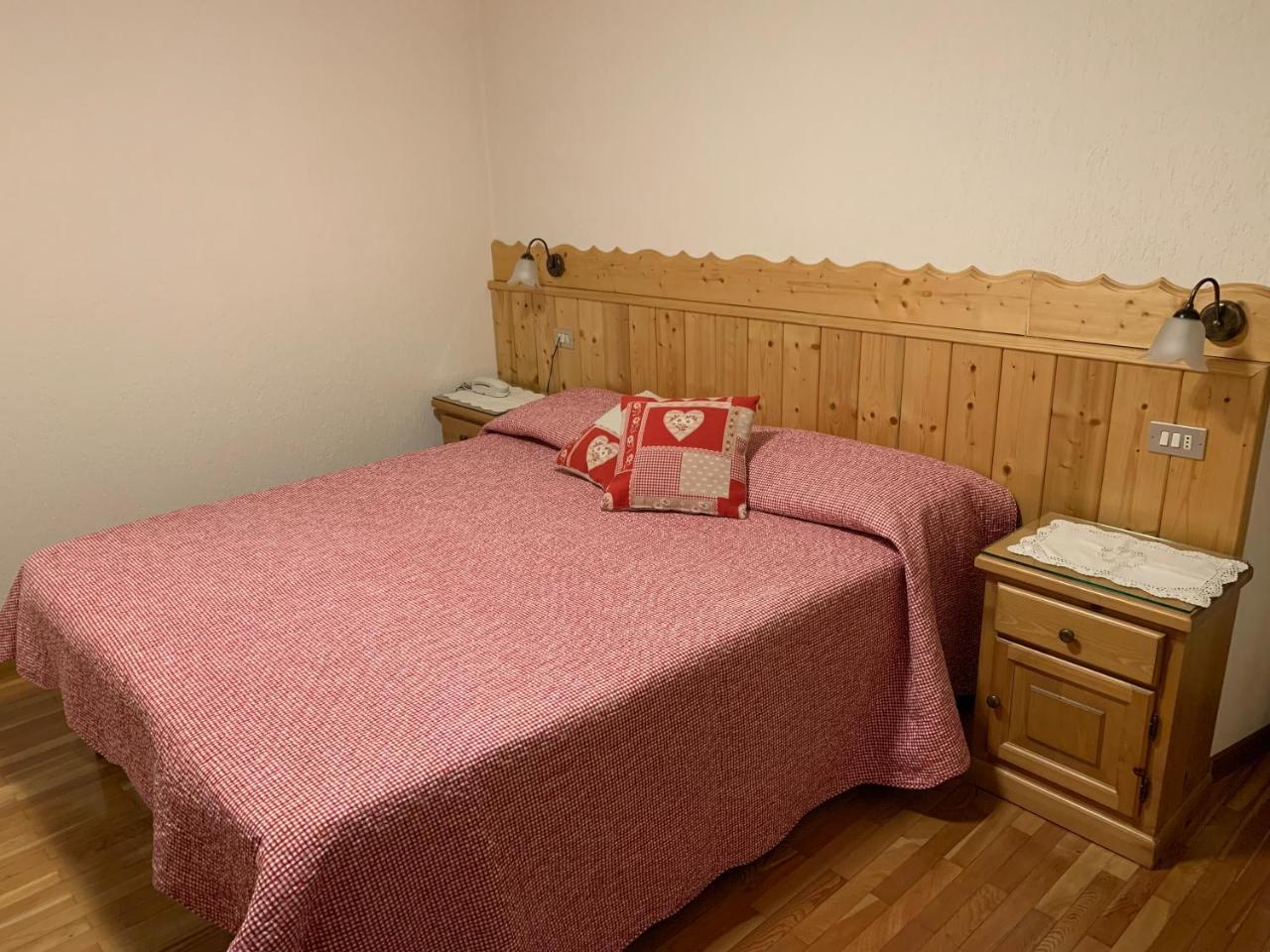 Budget Double Room,758655412:JPEG