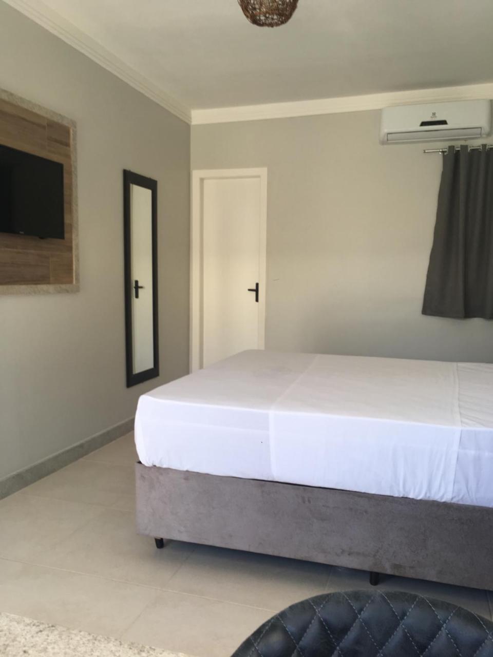 Quarto com Cama de Casal ou 2 de Solteiro