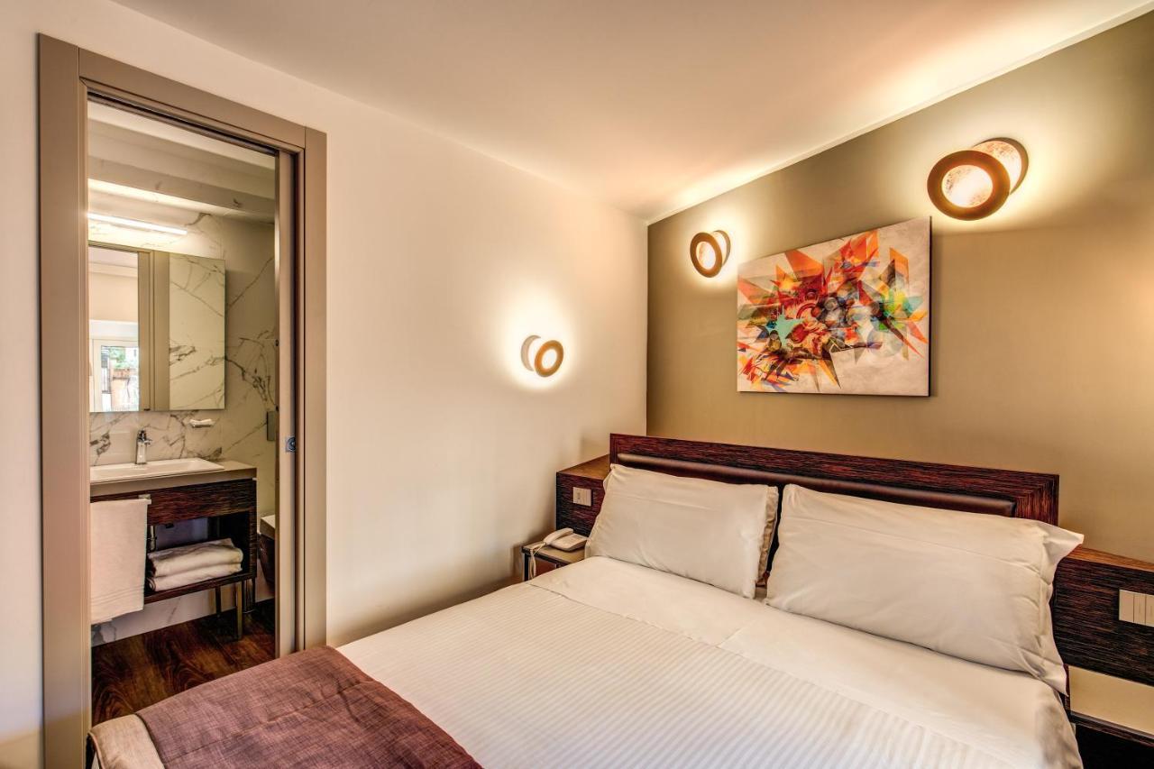 Double or Twin Room,806991429:JPEG