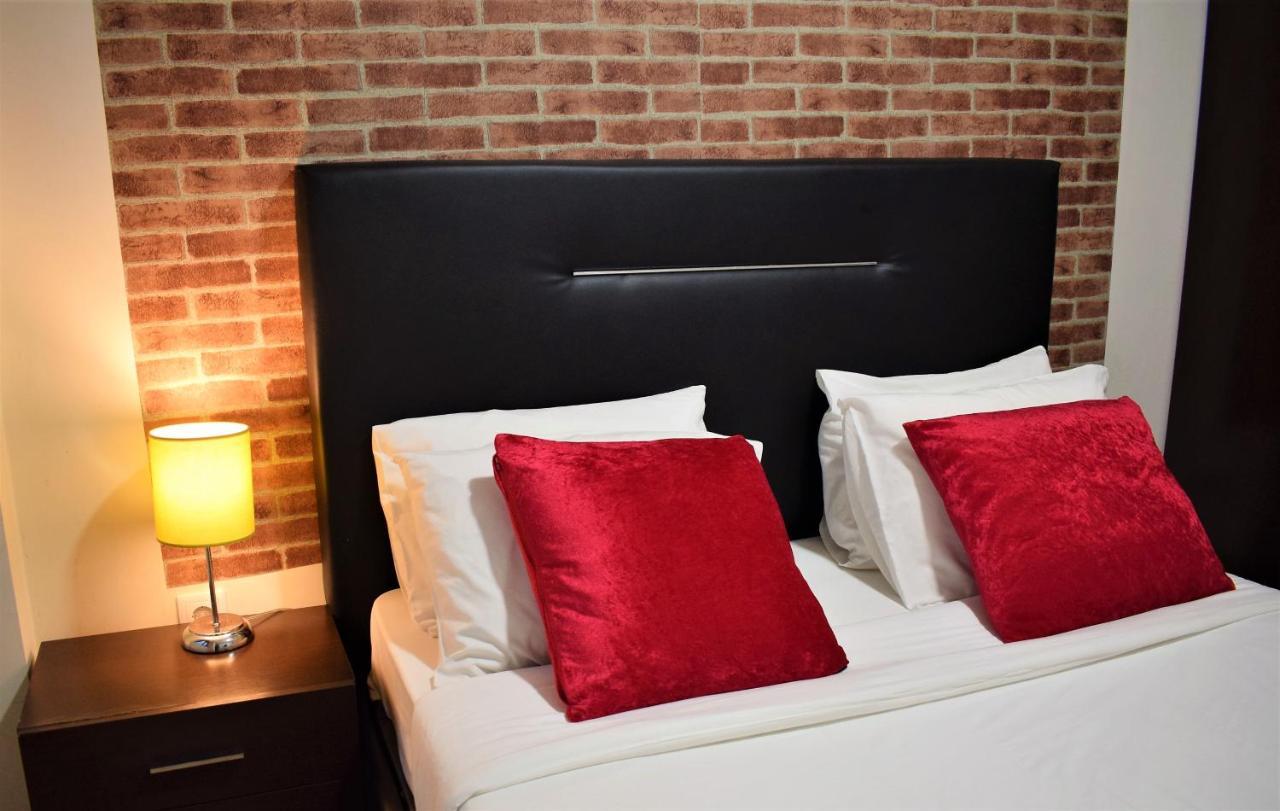 Quarto Duplo Compacto com Banheiro Compartilhado