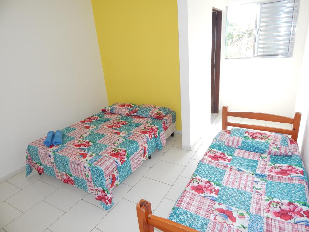 Quarto Triplo com Banheiro Privativo