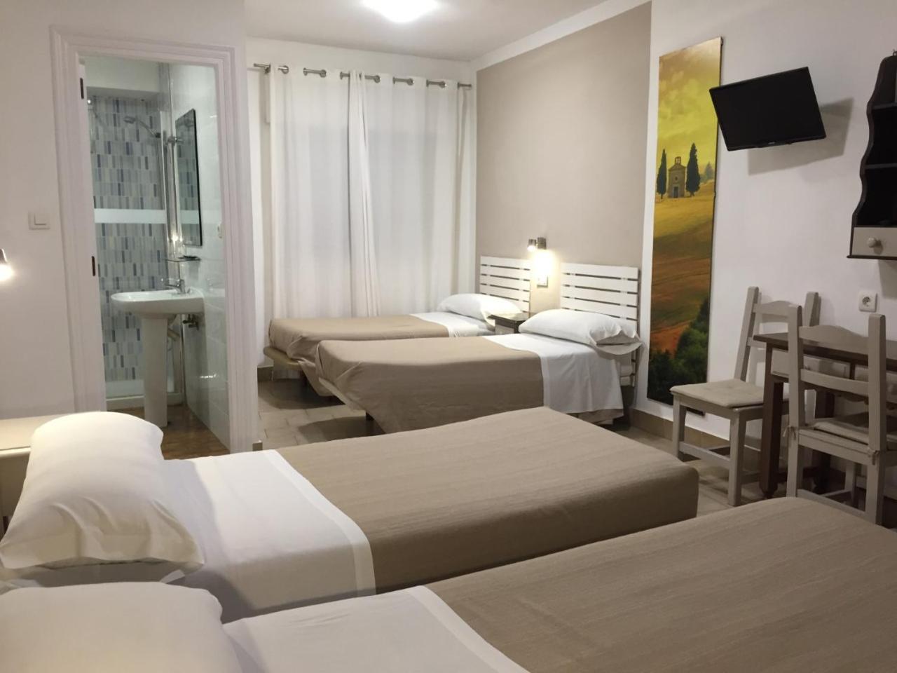 Habitación Familiar con vista lateral al mar