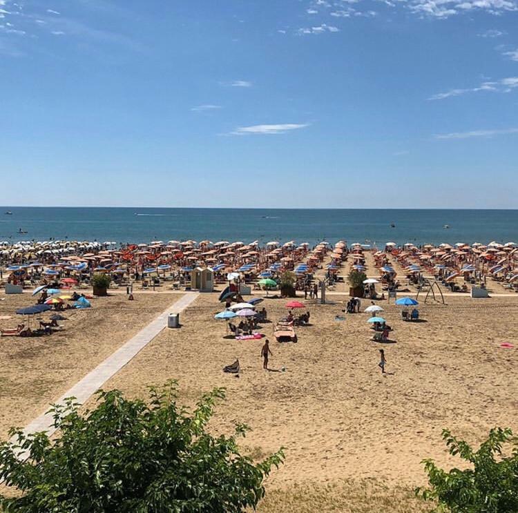 Doppelzimmer mit Balkon und Meerblick