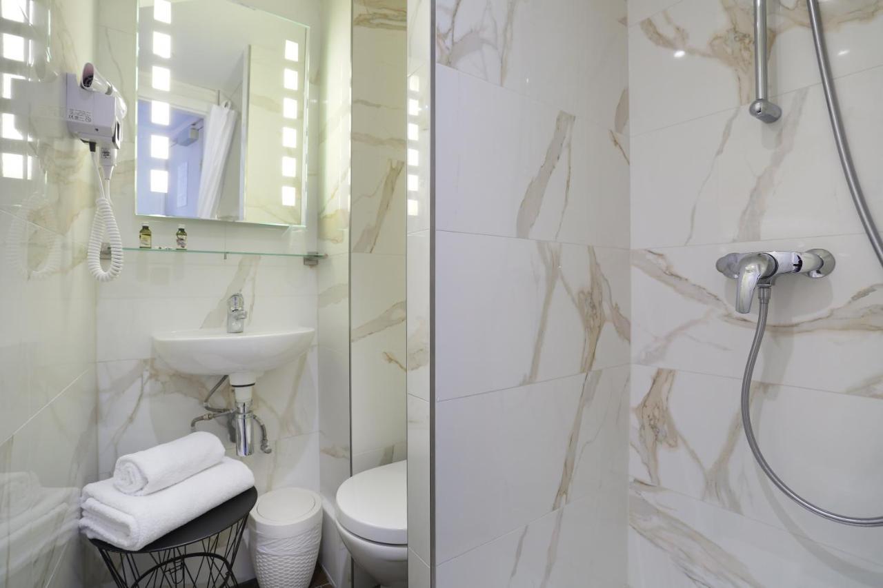 Single Room with Shower,783418491:JPEG