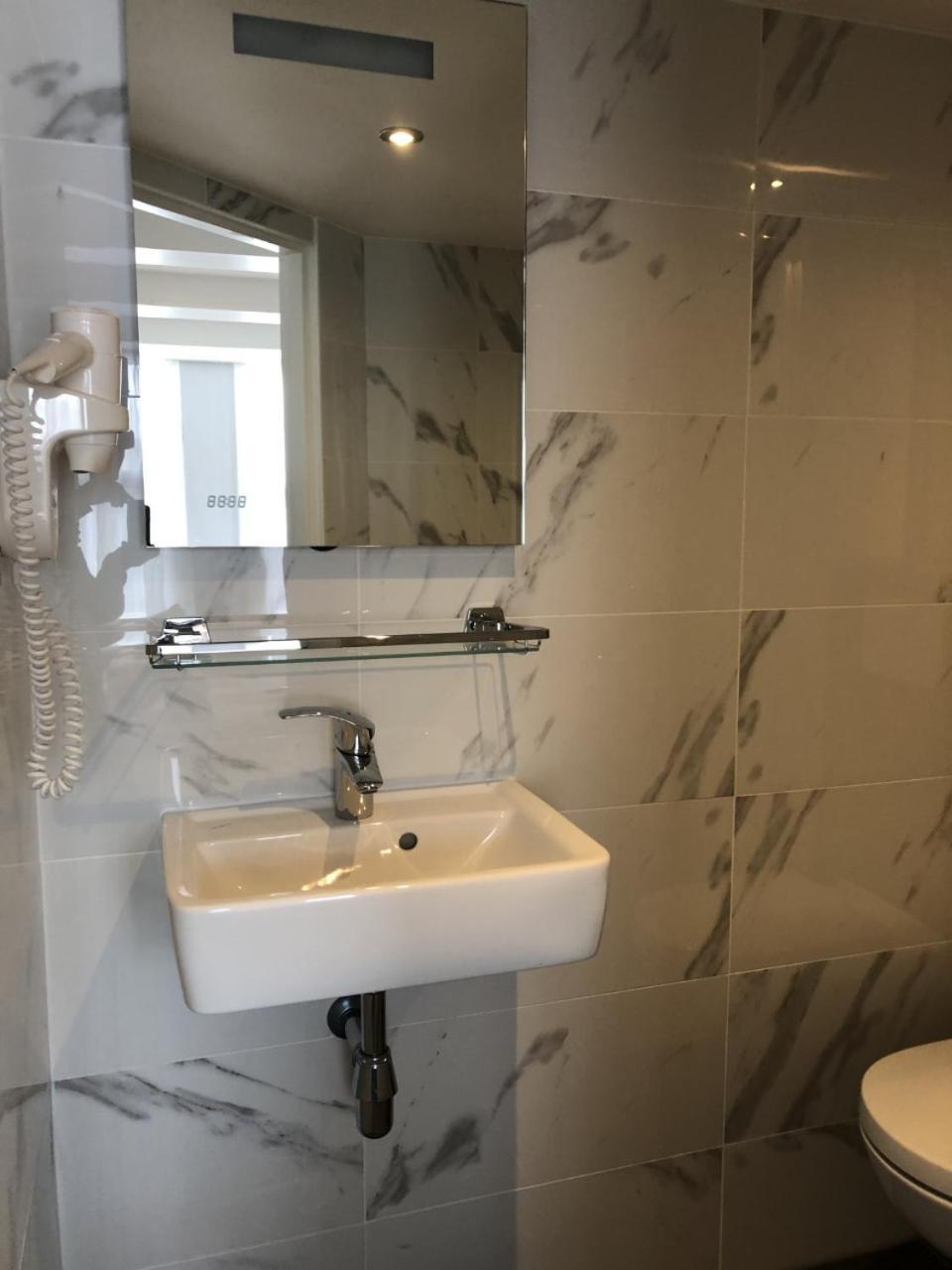 Single Room,769505977:JPEG