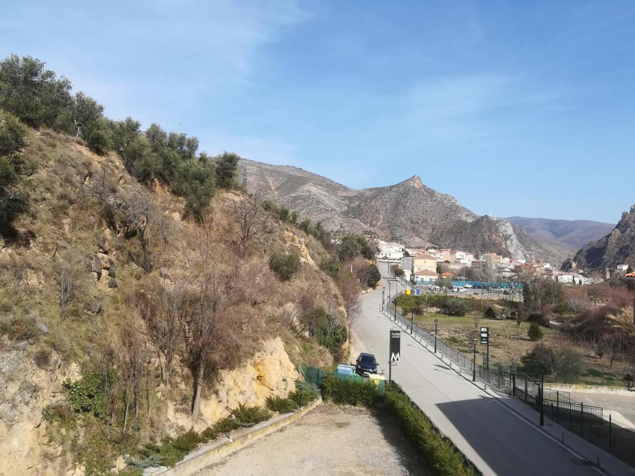 Apartamento con balcón y vistas a la montaña