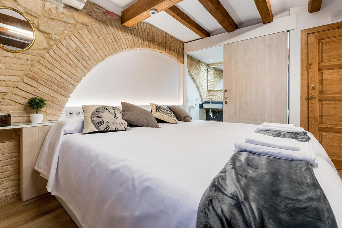 Tweepersoonskamer met 2 Aparte Bedden en Eigen Badkamer
