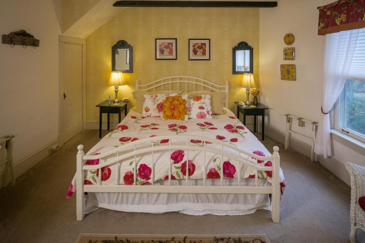 Aunt Doris Room 2