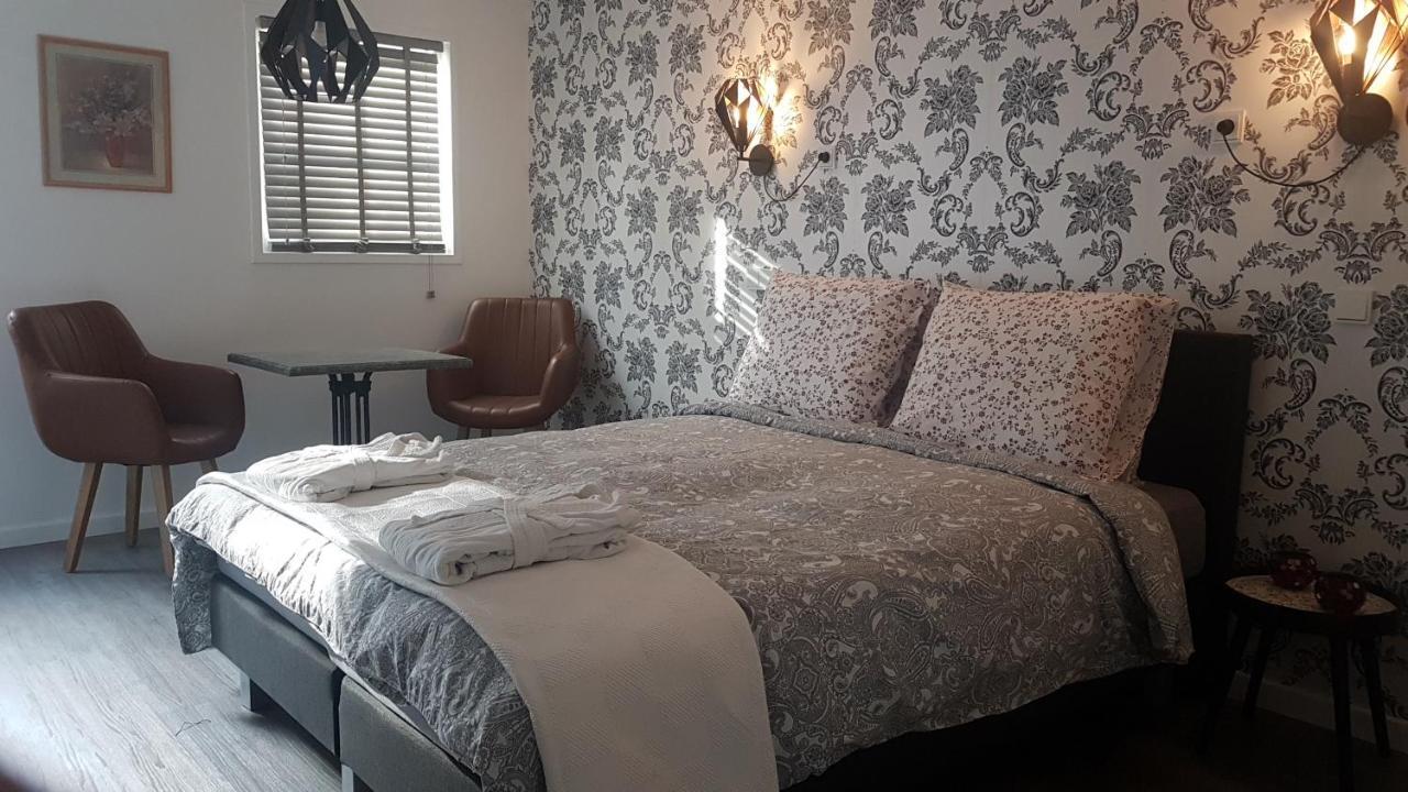 Double Room with Private Bathroom,768838867:JPEG