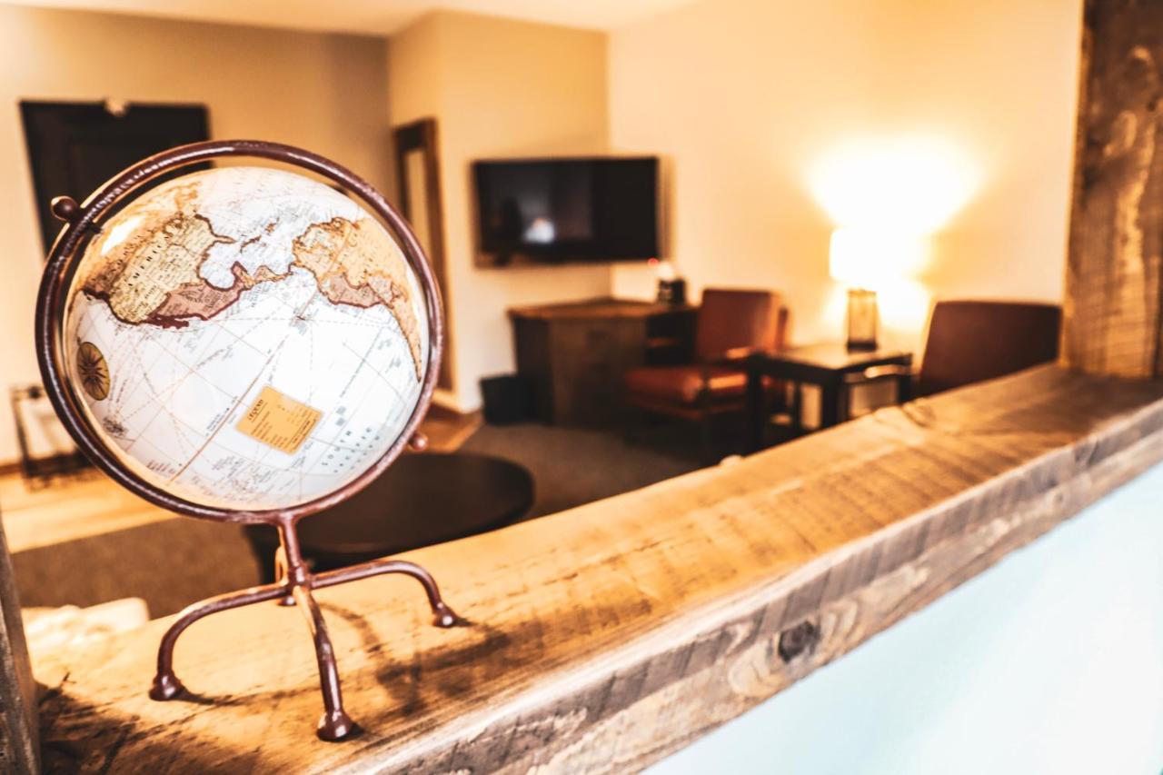 Deluxe Studio,1534070896:JPEG