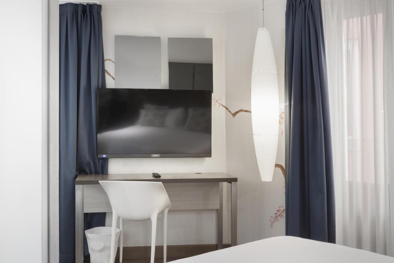 Superior Double Room with Balcony,769719817:JPEG