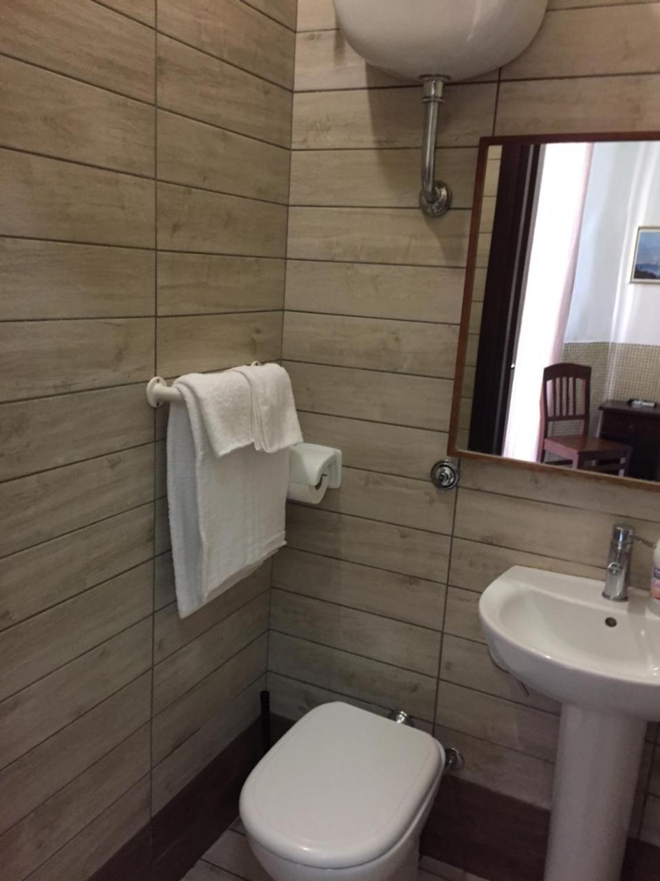Single Room Private Bathroom,769968292:JPEG