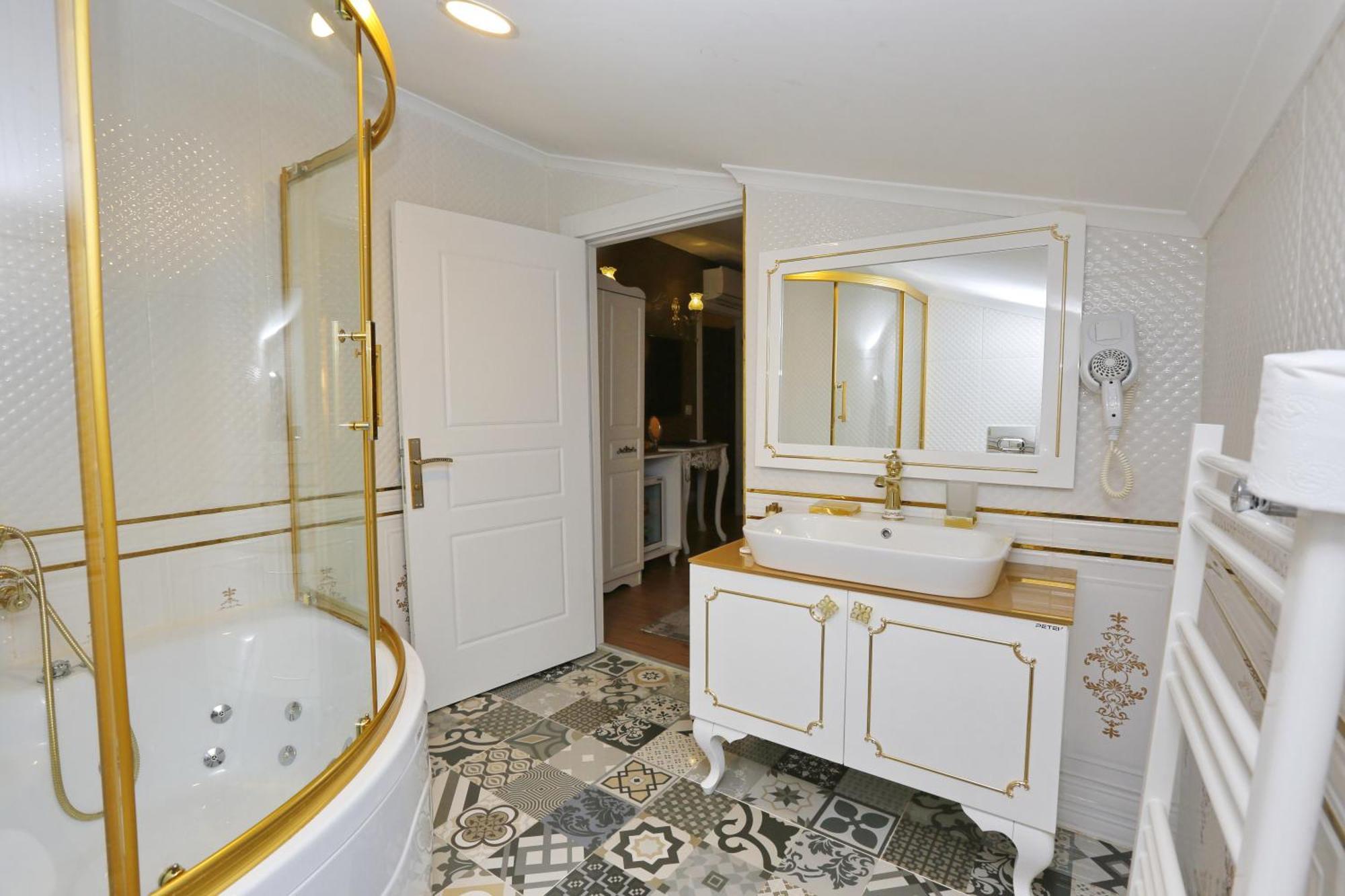 Suite Penthouse avec Baignoire Spa