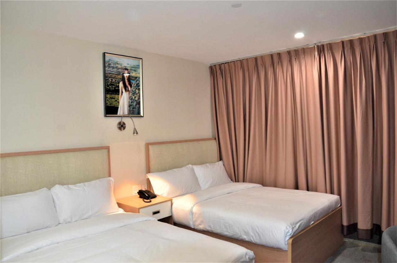 Quarto Duplo com 2 Camas de Casal