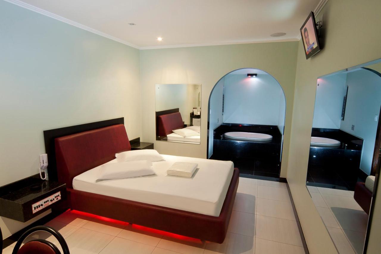 Quarto Duplo com Banheira de Hidromassagem