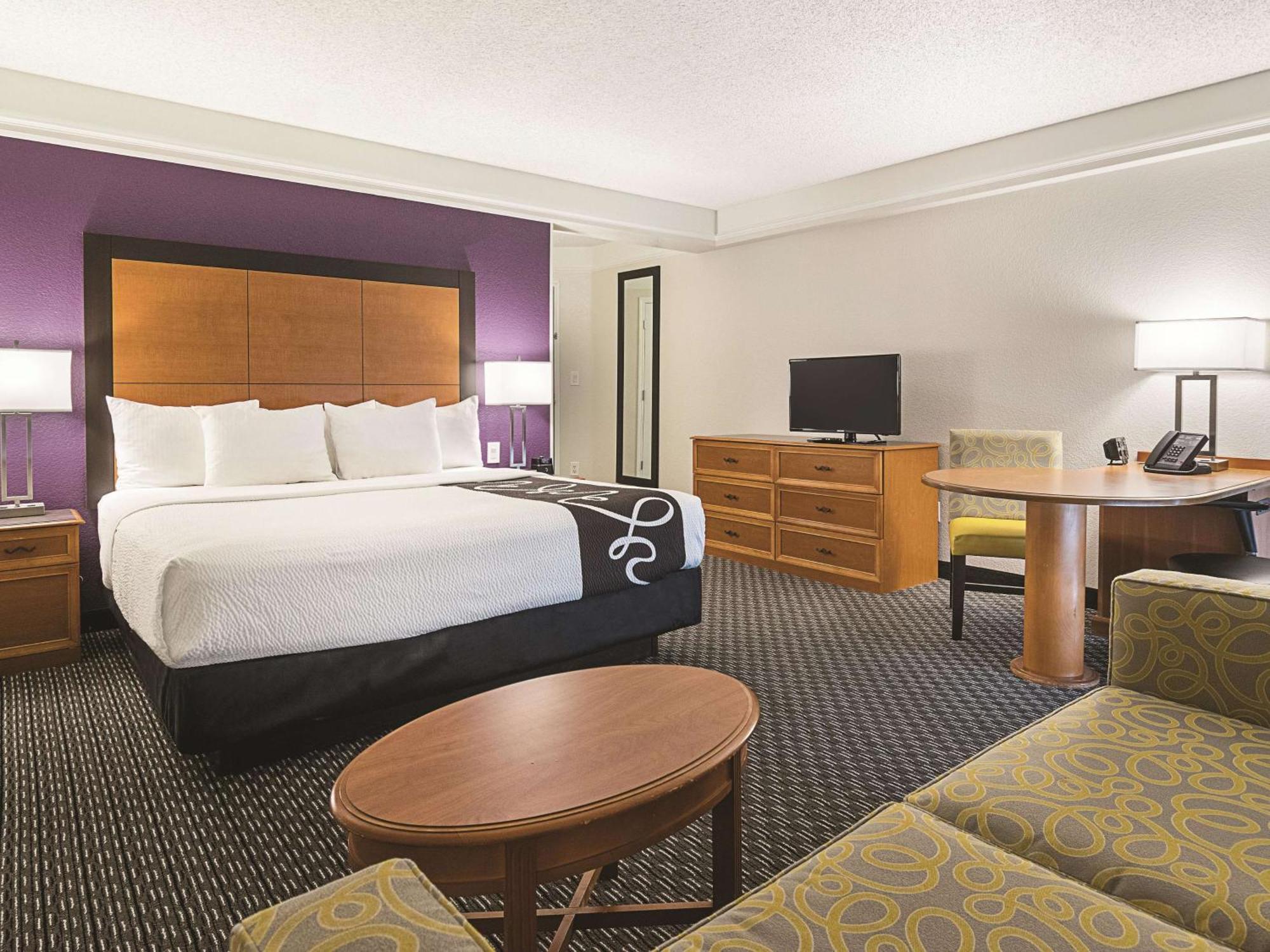 King Suite with Sofa Bed - Non-Smoking,1279461481:JPEG