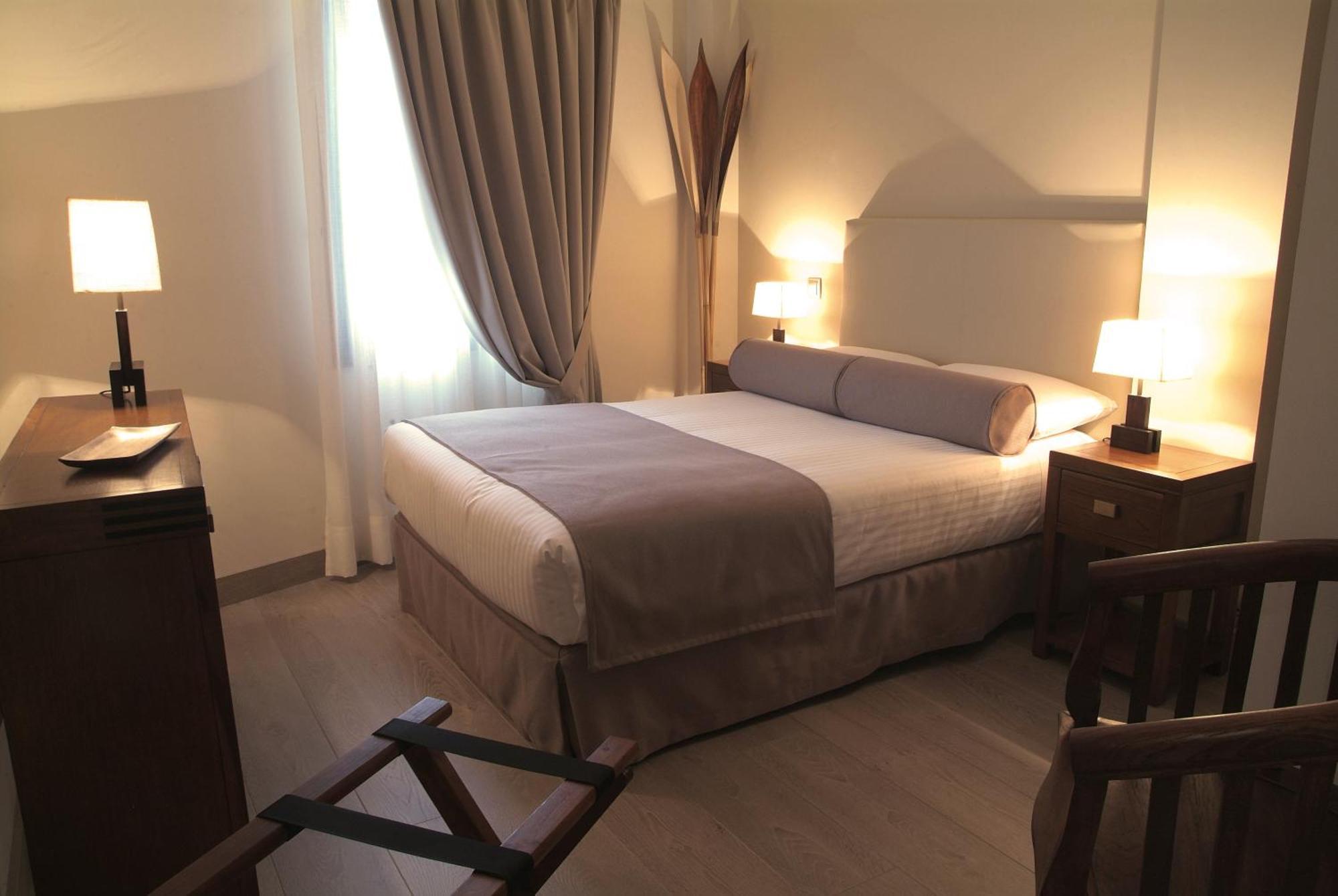Standard Double Room,266536581:JPEG