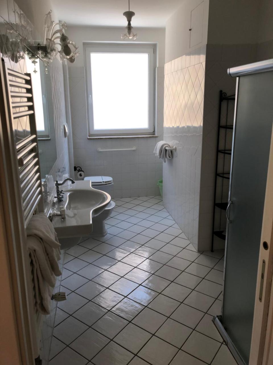 Large Family Room,1589507671:JPEG