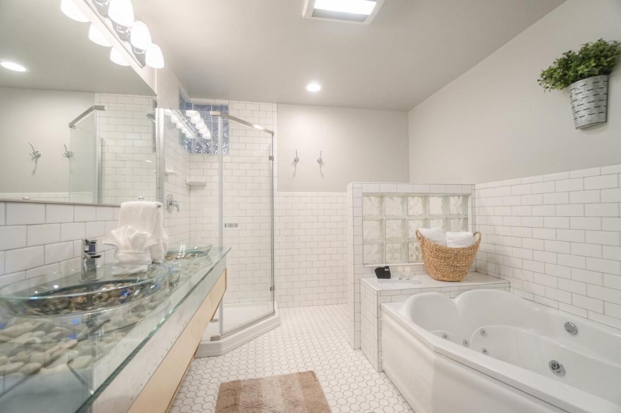 King Suite with Spa Bath (Non-Dog Friendly)