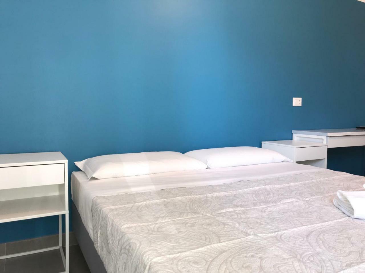 Doppel-/Zweibettzimmer mit privatem, externem Bad