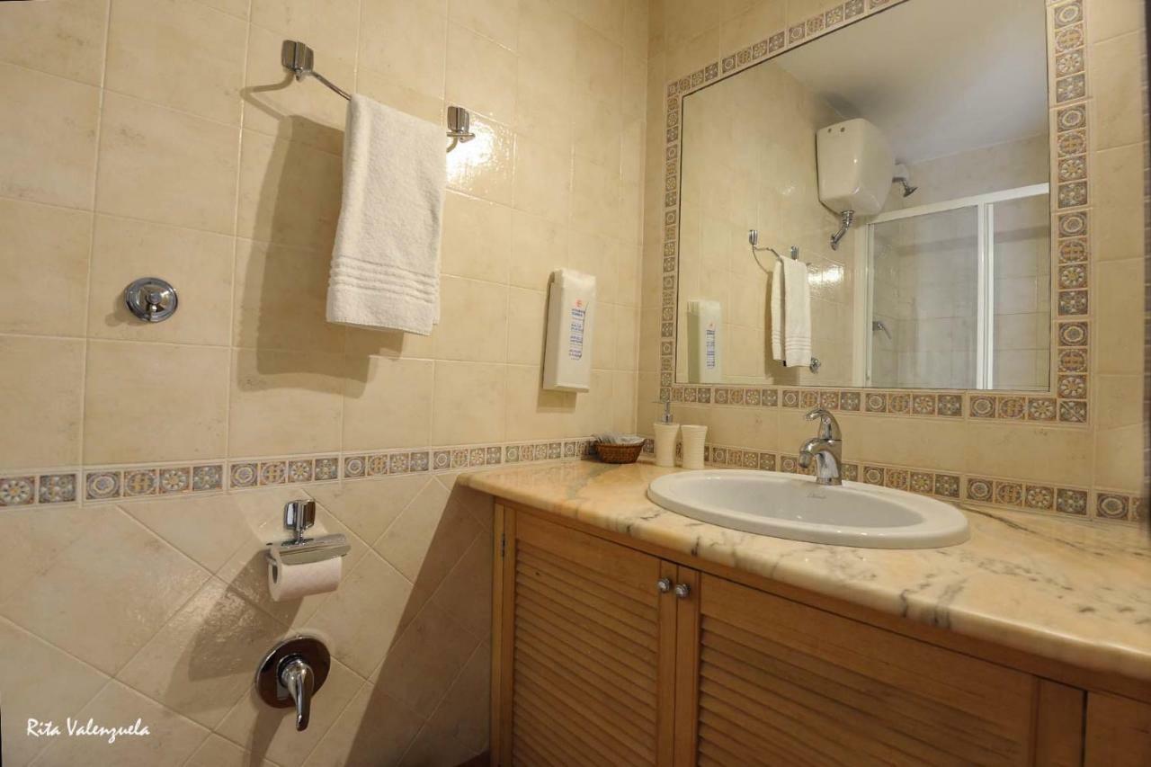 Quarto Individual com Casa de Banho Privativa