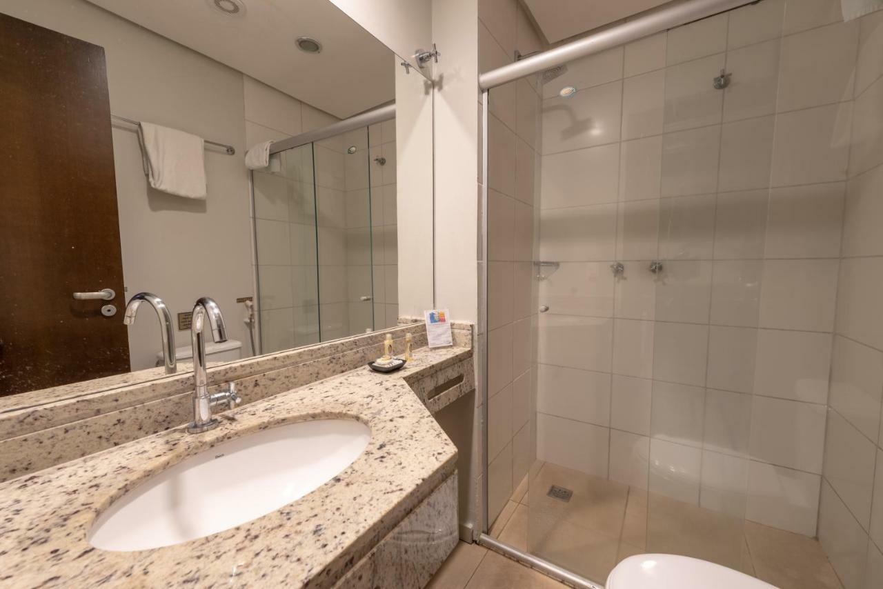 Quarto com 2 Camas de Solteiro