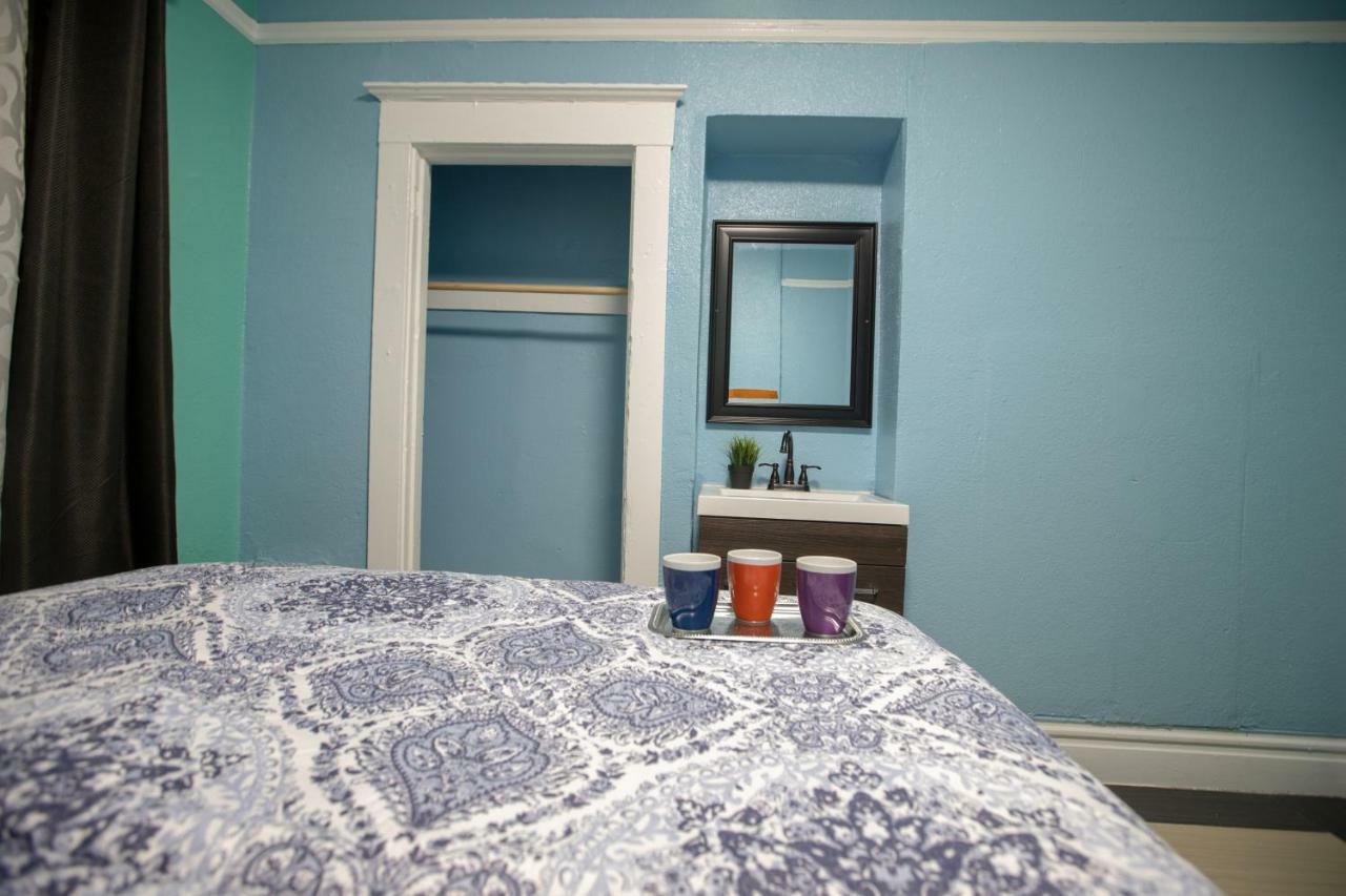 Quarto Queen com Casa de Banho Partilhada no Corredor