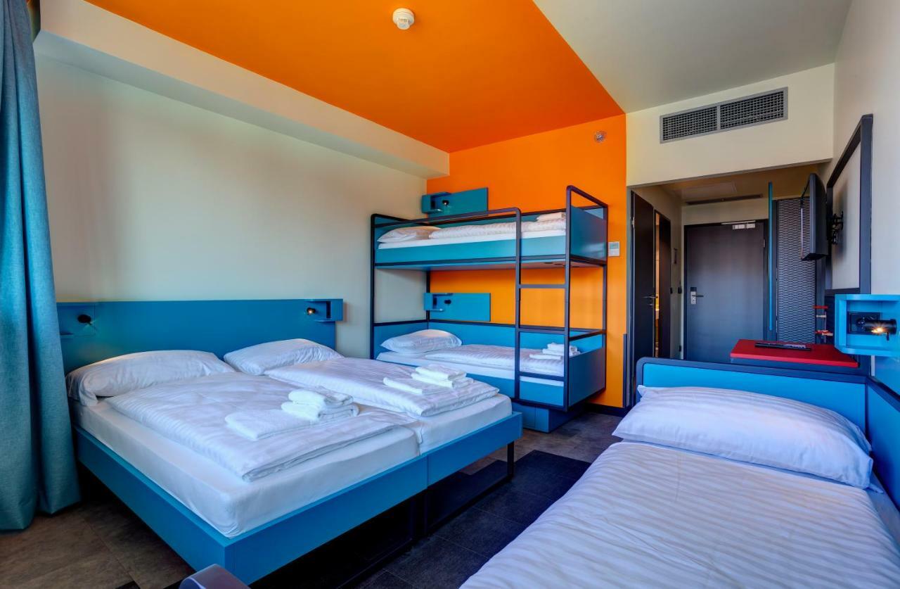 Quarto com 5 Camas