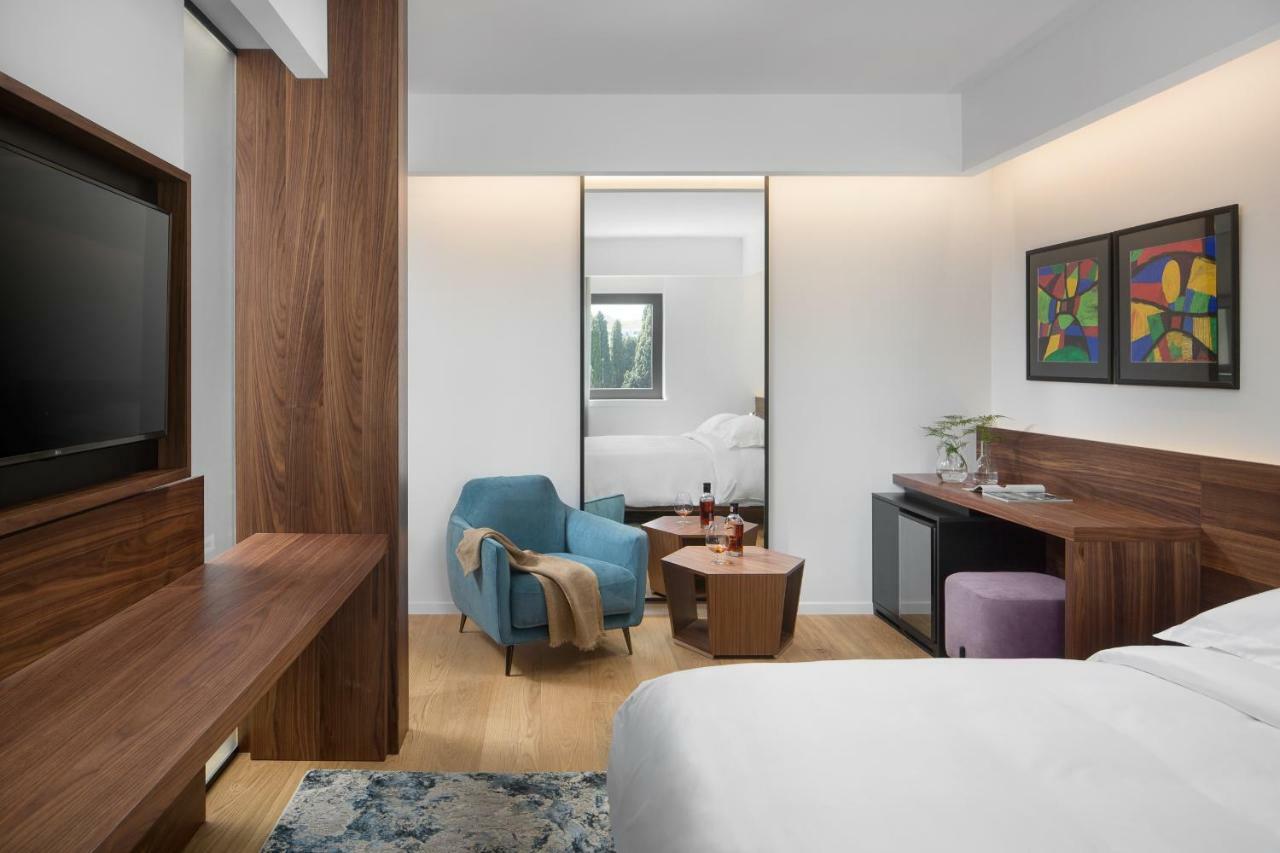 Superior King Room,786030375:JPEG