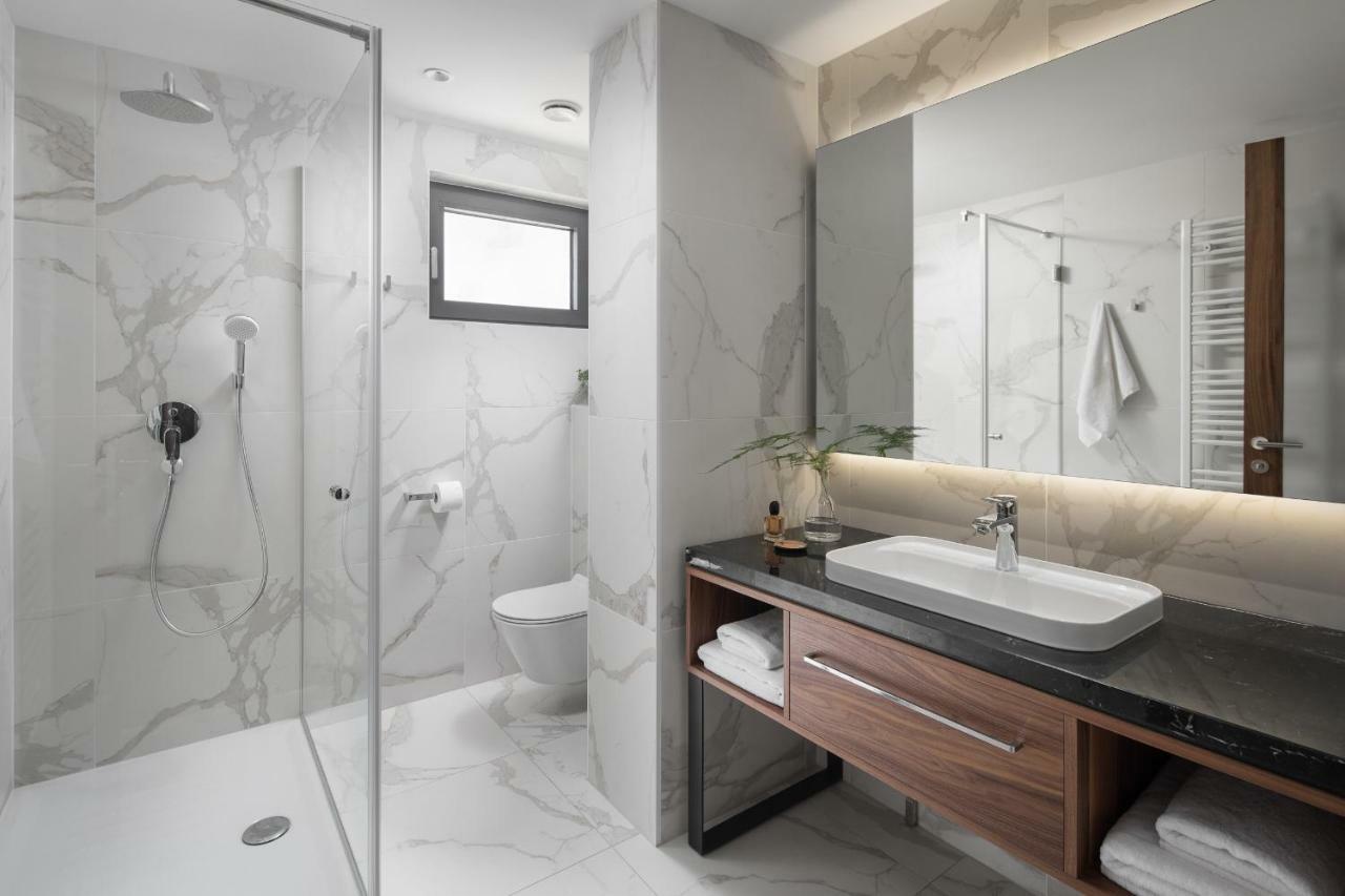 Suite,786030636:JPEG