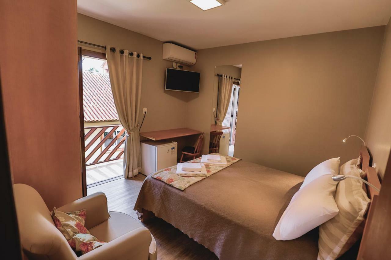 Quarto Quádruplo com Varanda e Cozinha