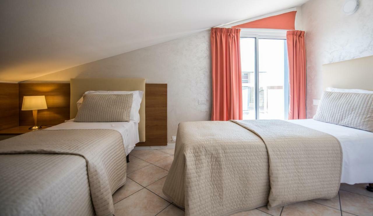 Camera Familiare con Vista Mare