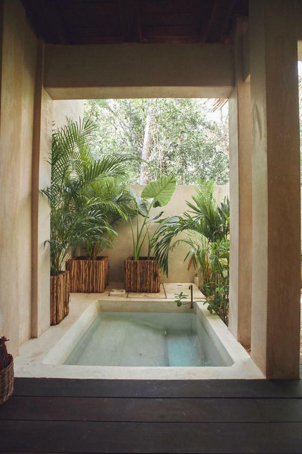Jungle Suite private bathtub
