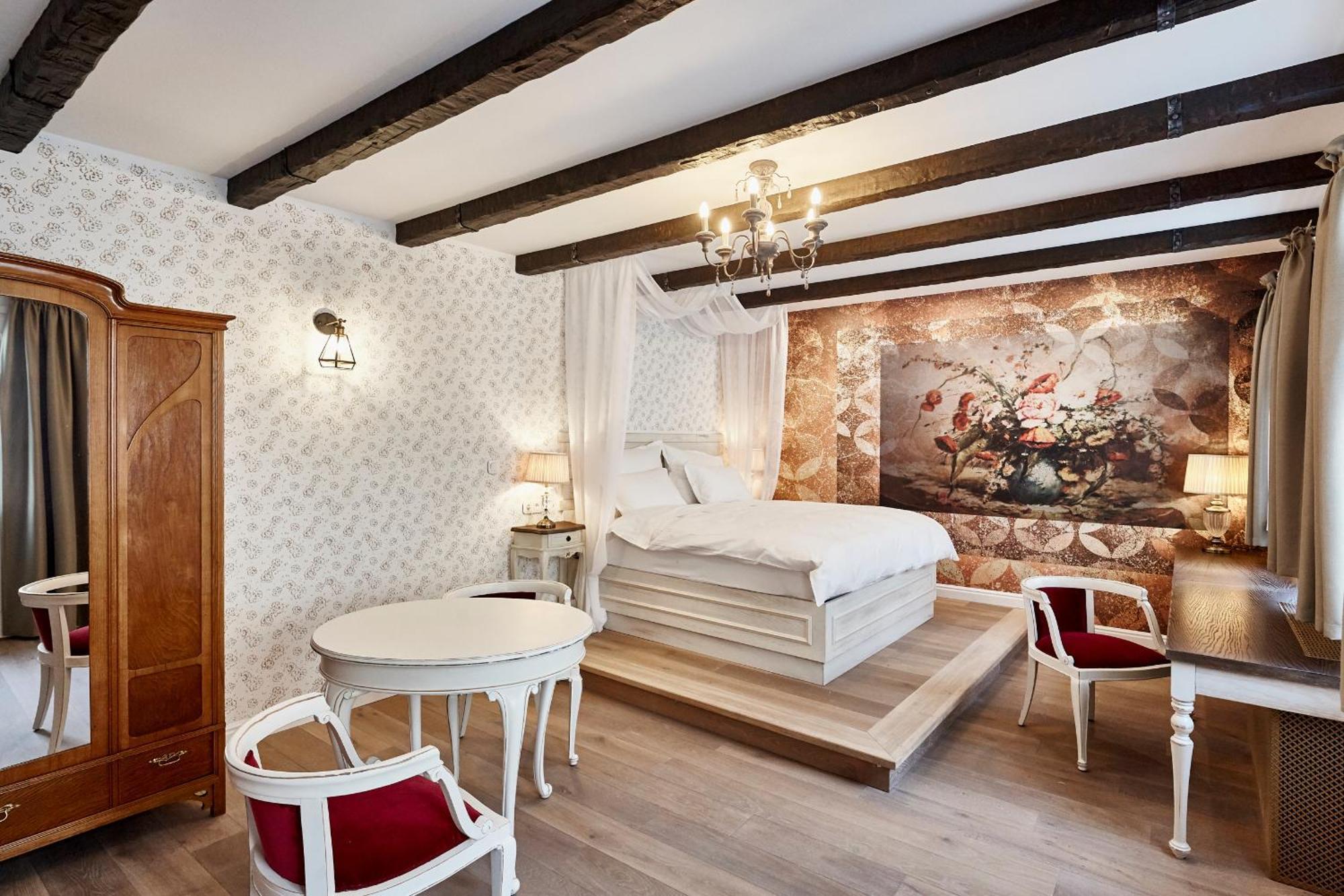 Grand Double or Twin Room,1552559140:JPEG
