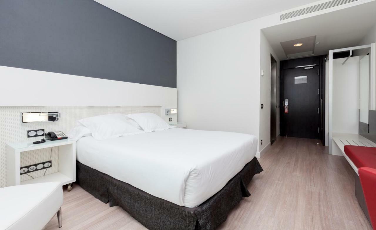 Double Room with Shuttle Service to Fairs and Congresses,800360460:JPEG