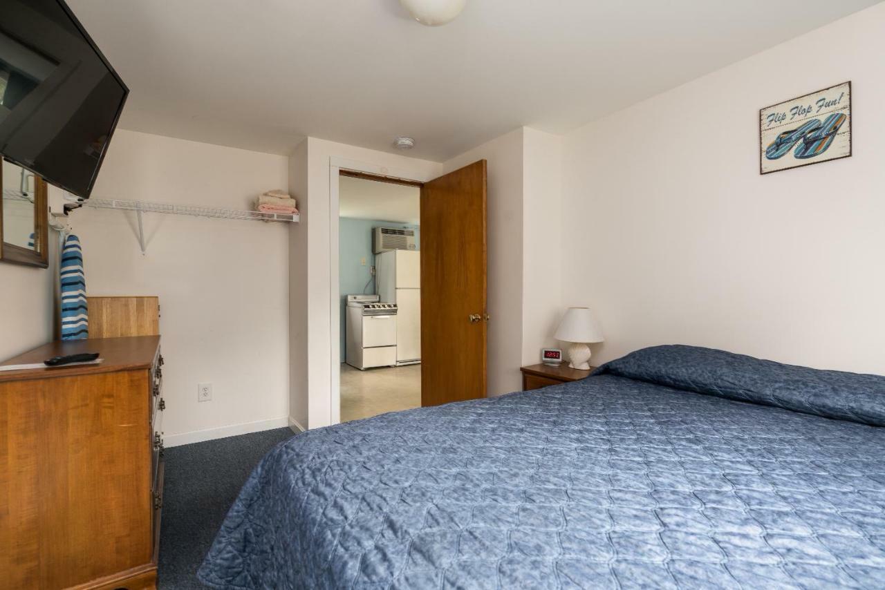 One-Bedroom Queen Suite