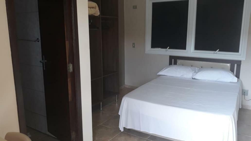 Quarto com Cama de Casal ou 2 de Solteiro