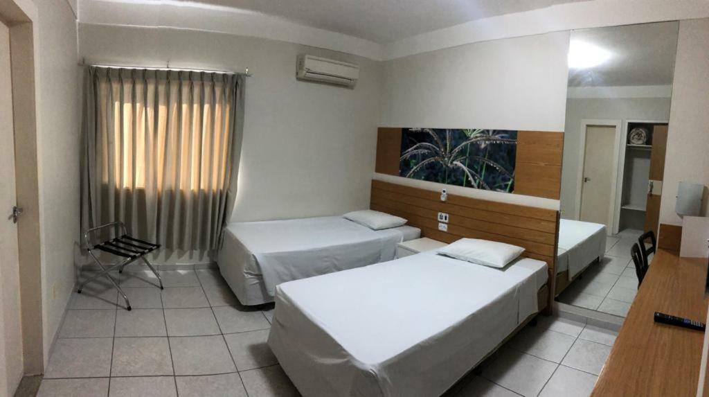 Quarto com 2 Camas de Solteiro