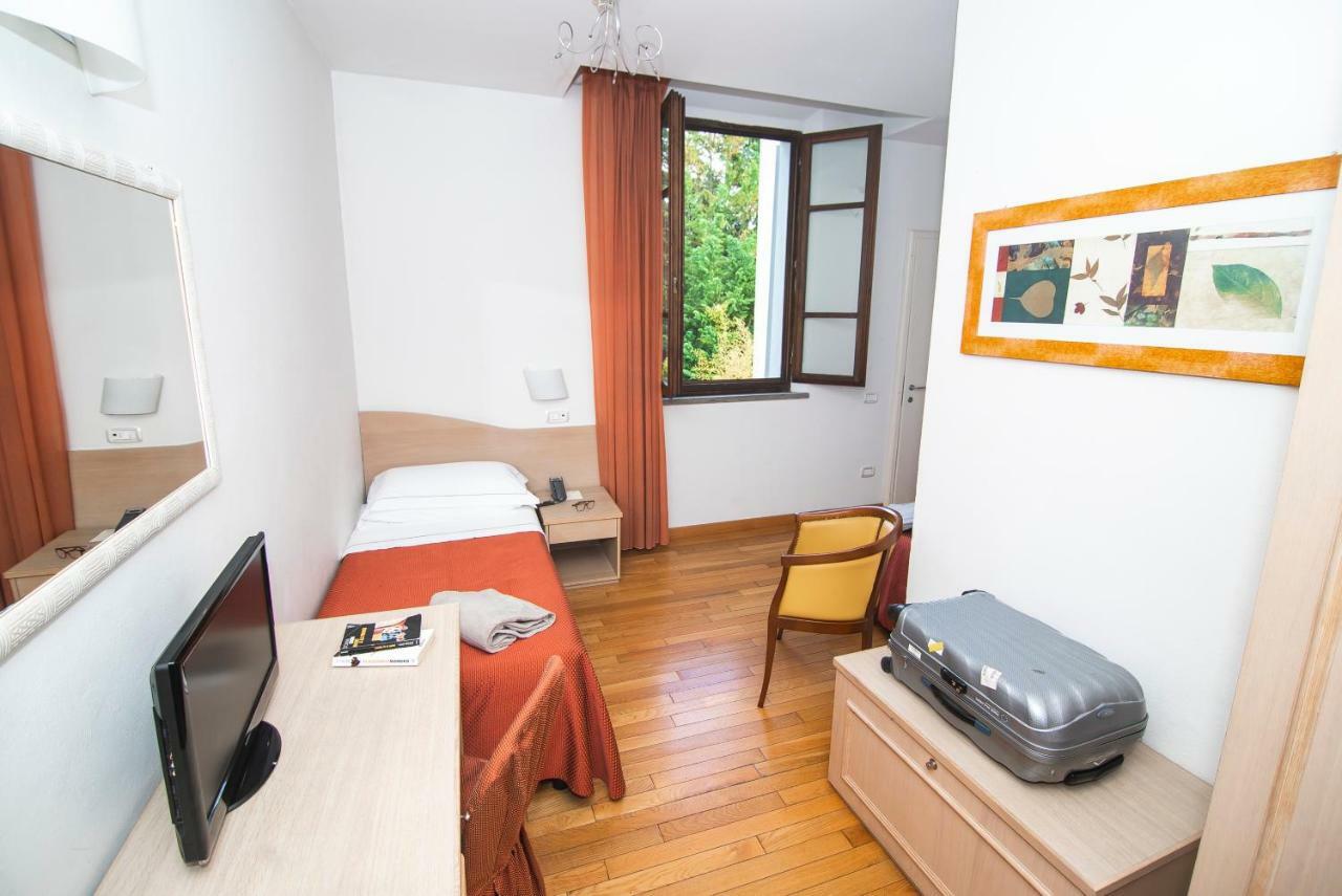 Twin Room,807186711:JPEG