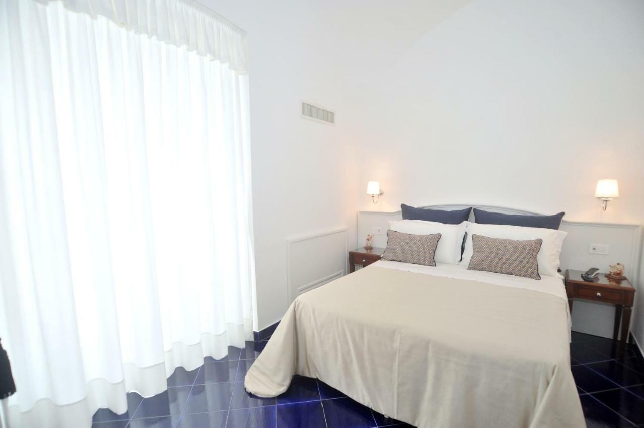 Suite met Queensize Bed en Uitzicht op Zee