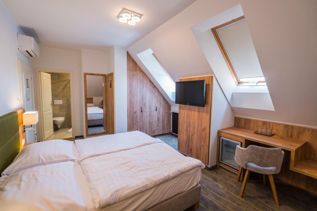 Triple Room,813227091:JPEG
