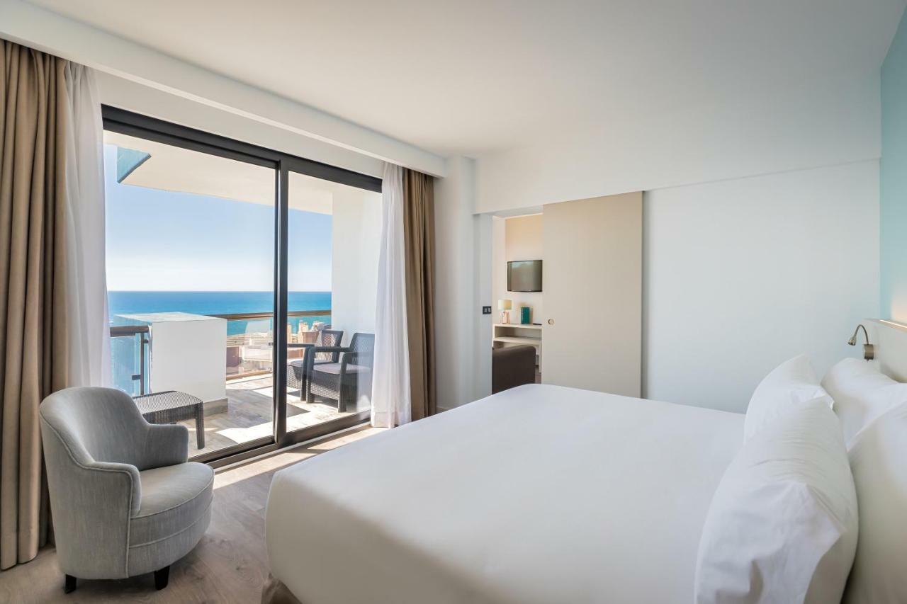 Suite Junior con vistas al mar (2 adultos + 2 niños)